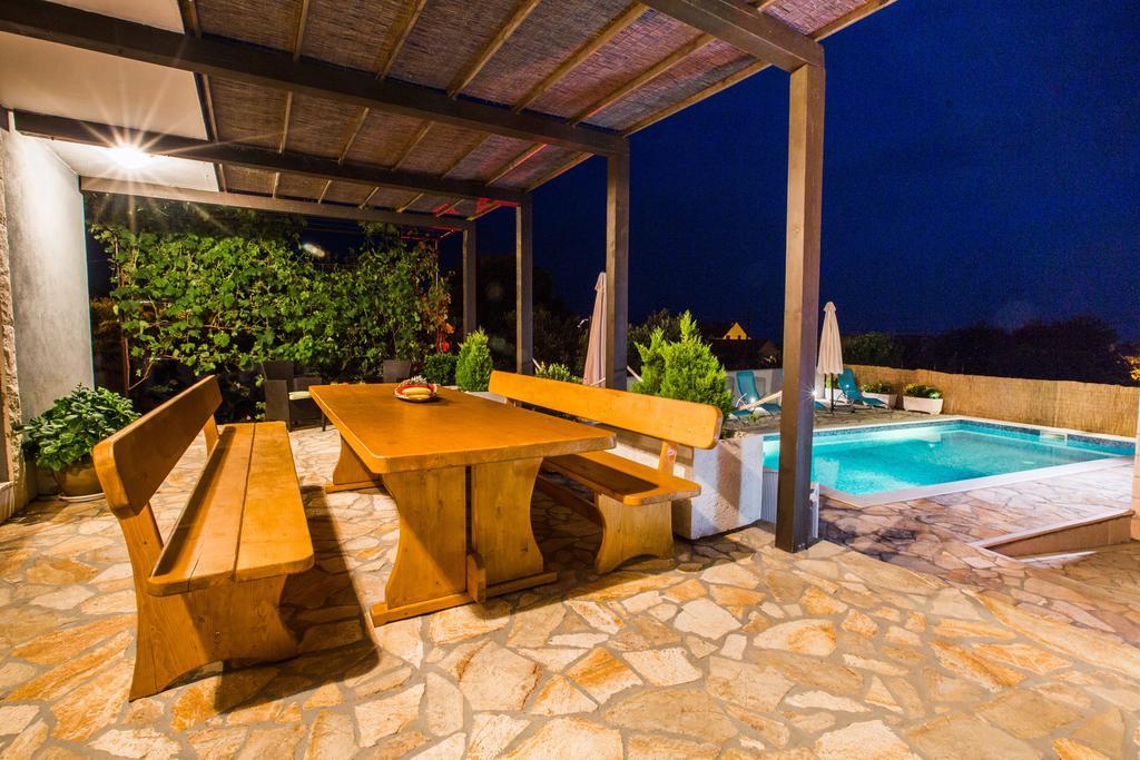 Holiday Home Gabi 罗戈兹尼察 外观 照片